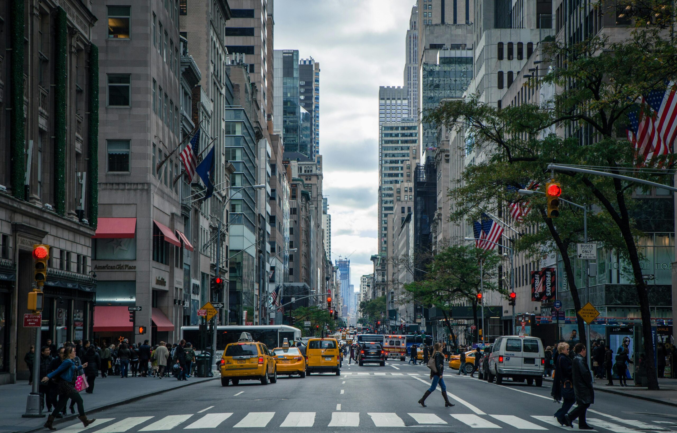 cover-image-nyc-crosswalk-afternoon-busy-streets-cover-title-lifestyle